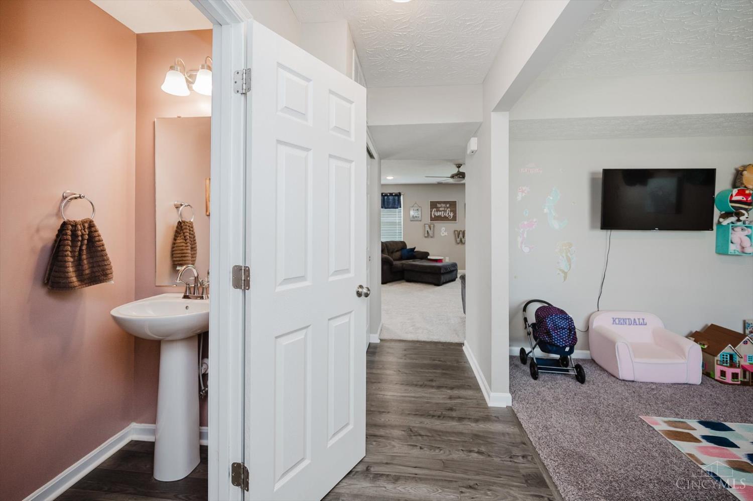 811 Prescot Circle, Trenton, Ohio image 7