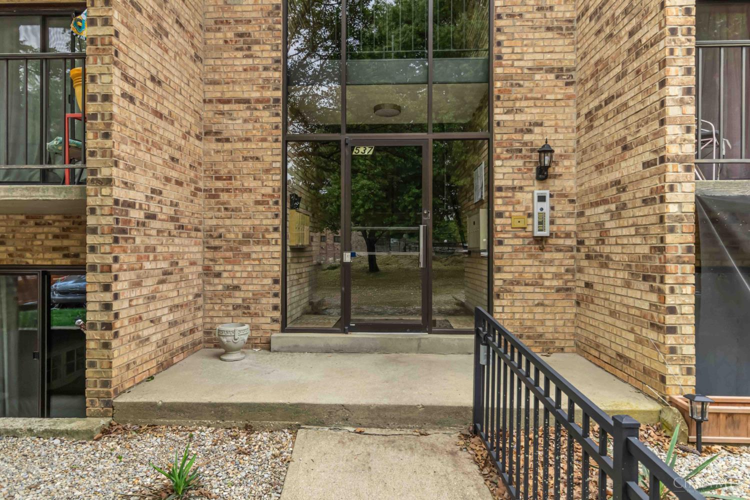537 Davis Road 12