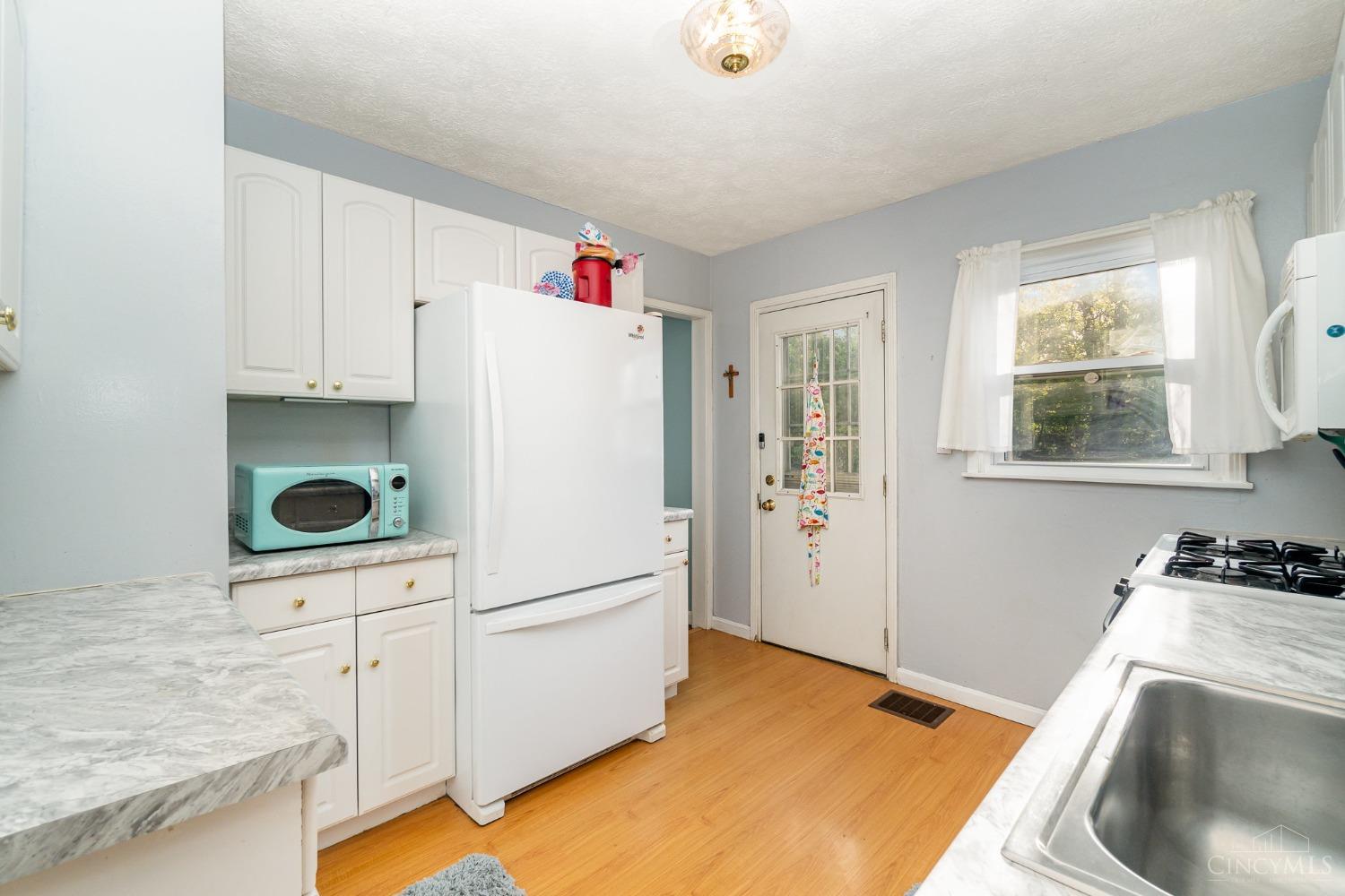6400 Ridgefield Drive, Springfield Twp., Ohio image 8