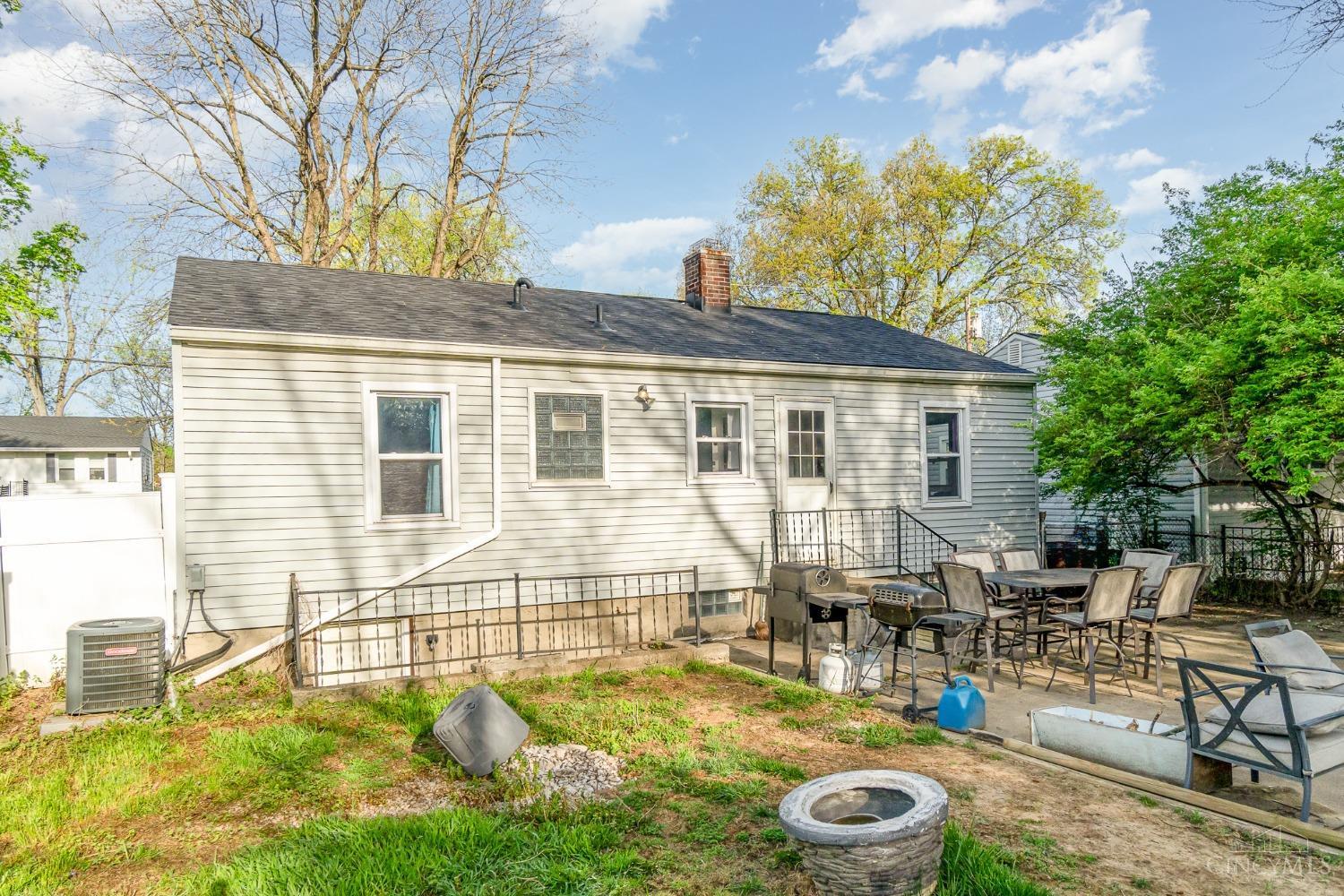 6400 Ridgefield Drive, Springfield Twp., Ohio image 12