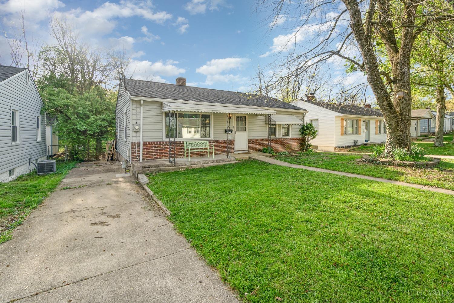 6400 Ridgefield Drive, Springfield Twp., Ohio image 3