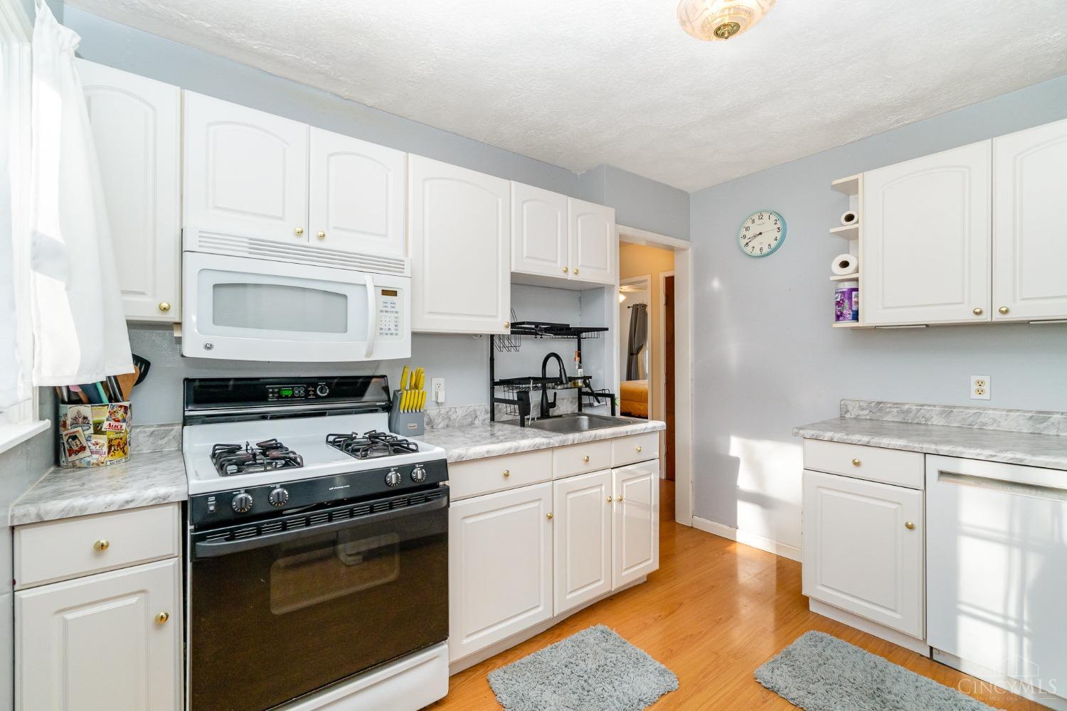 6400 Ridgefield Drive, Springfield Twp., Ohio image 7