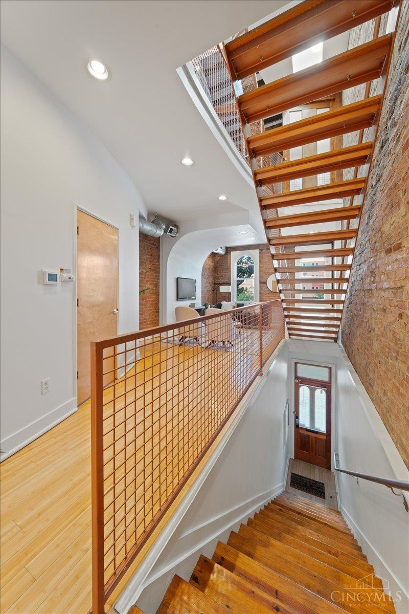 1122 Race Street 201A