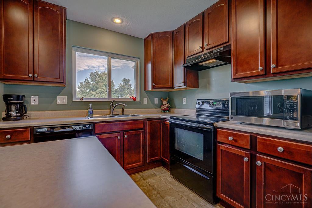 6988 Ruwes Oak Drive