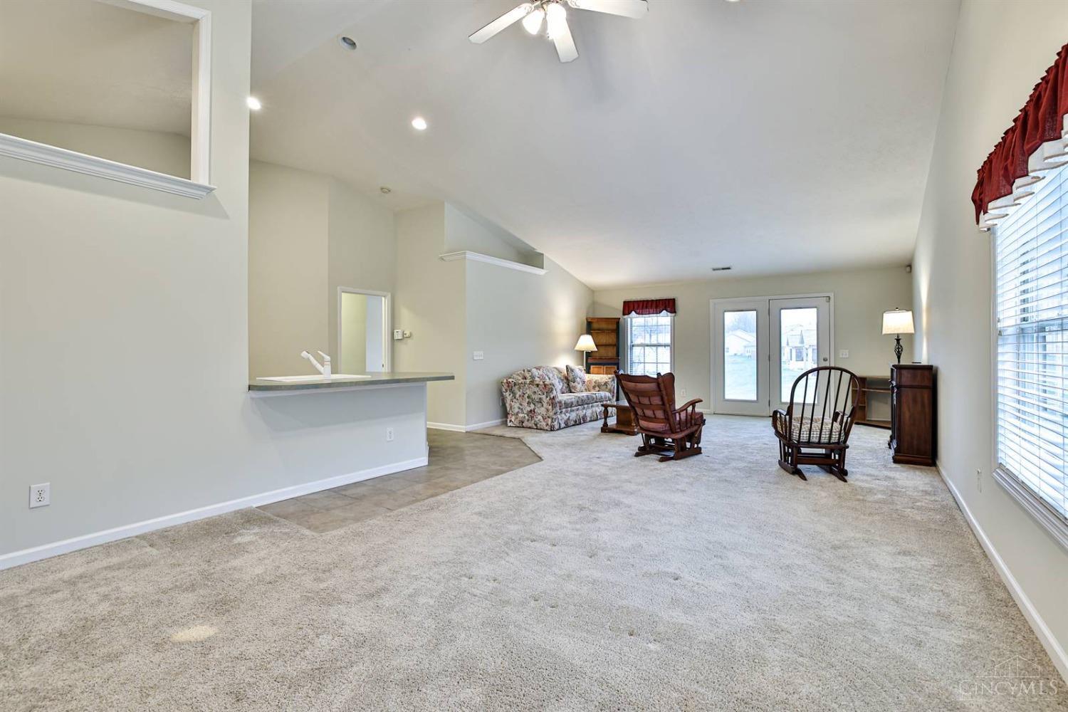 806 Carriage Lane, Trenton, Ohio image 7