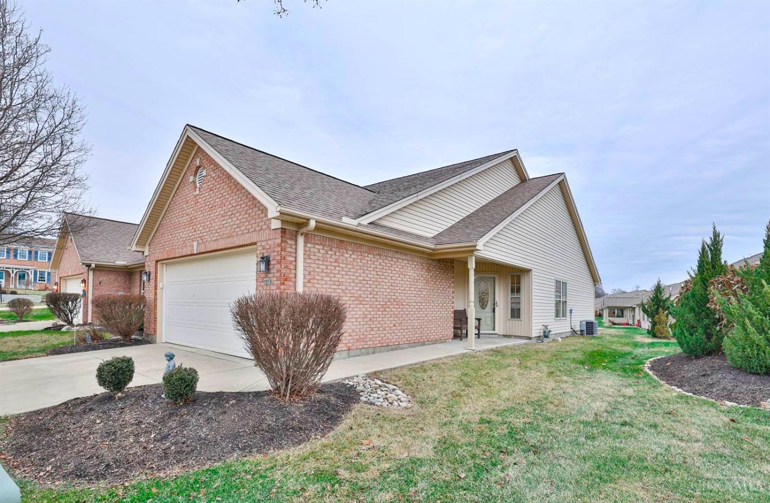 806 Carriage Lane, Trenton, Ohio image 1