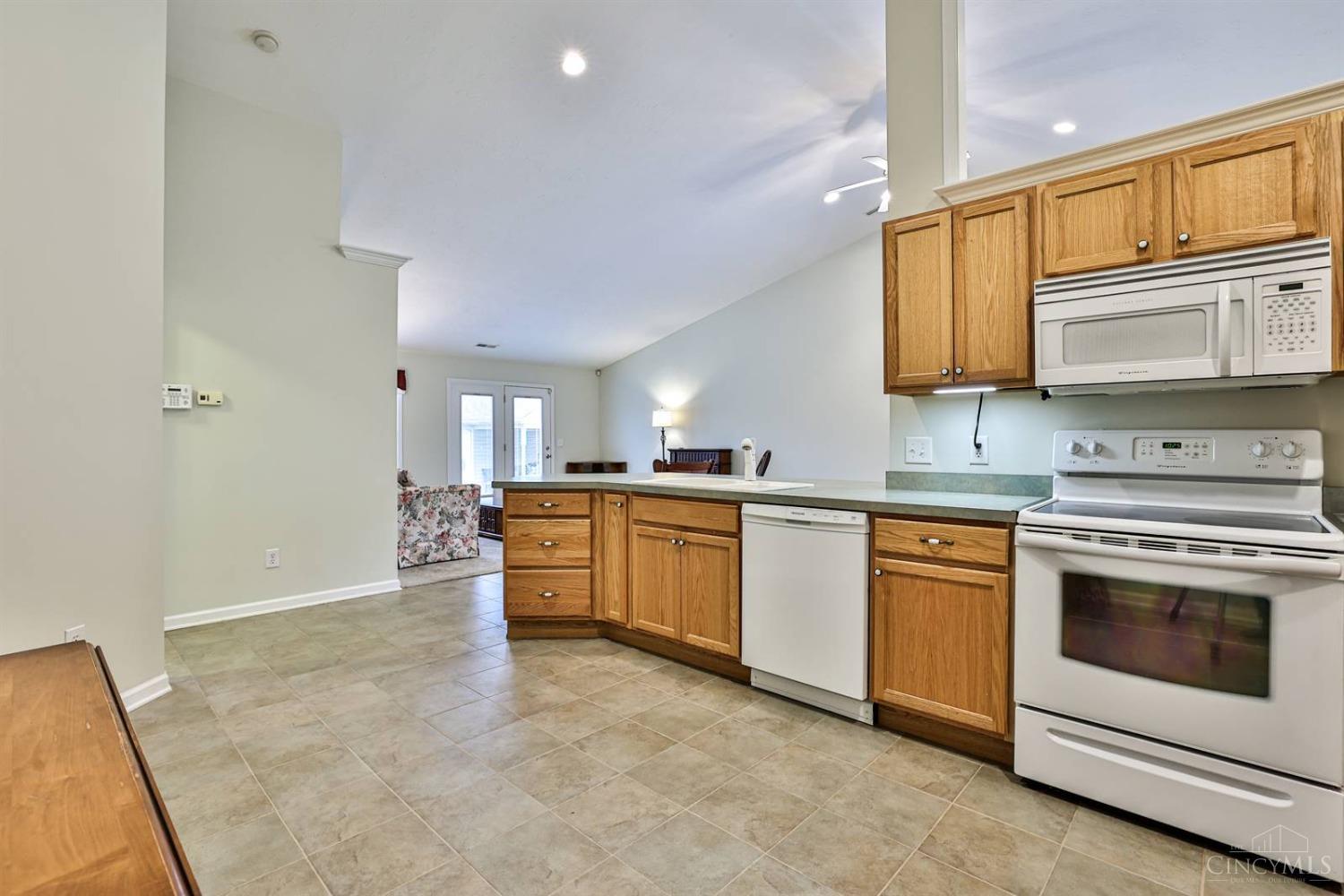 806 Carriage Lane, Trenton, Ohio image 12