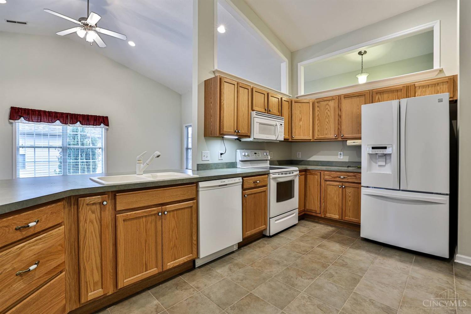 806 Carriage Lane, Trenton, Ohio image 11