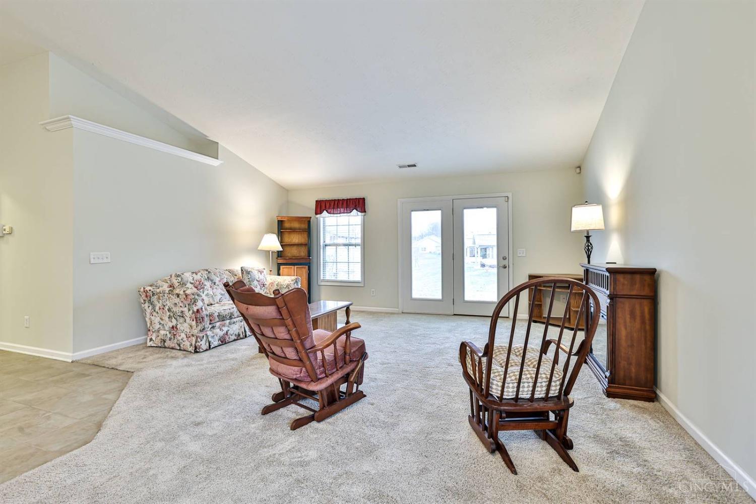 806 Carriage Lane, Trenton, Ohio image 4