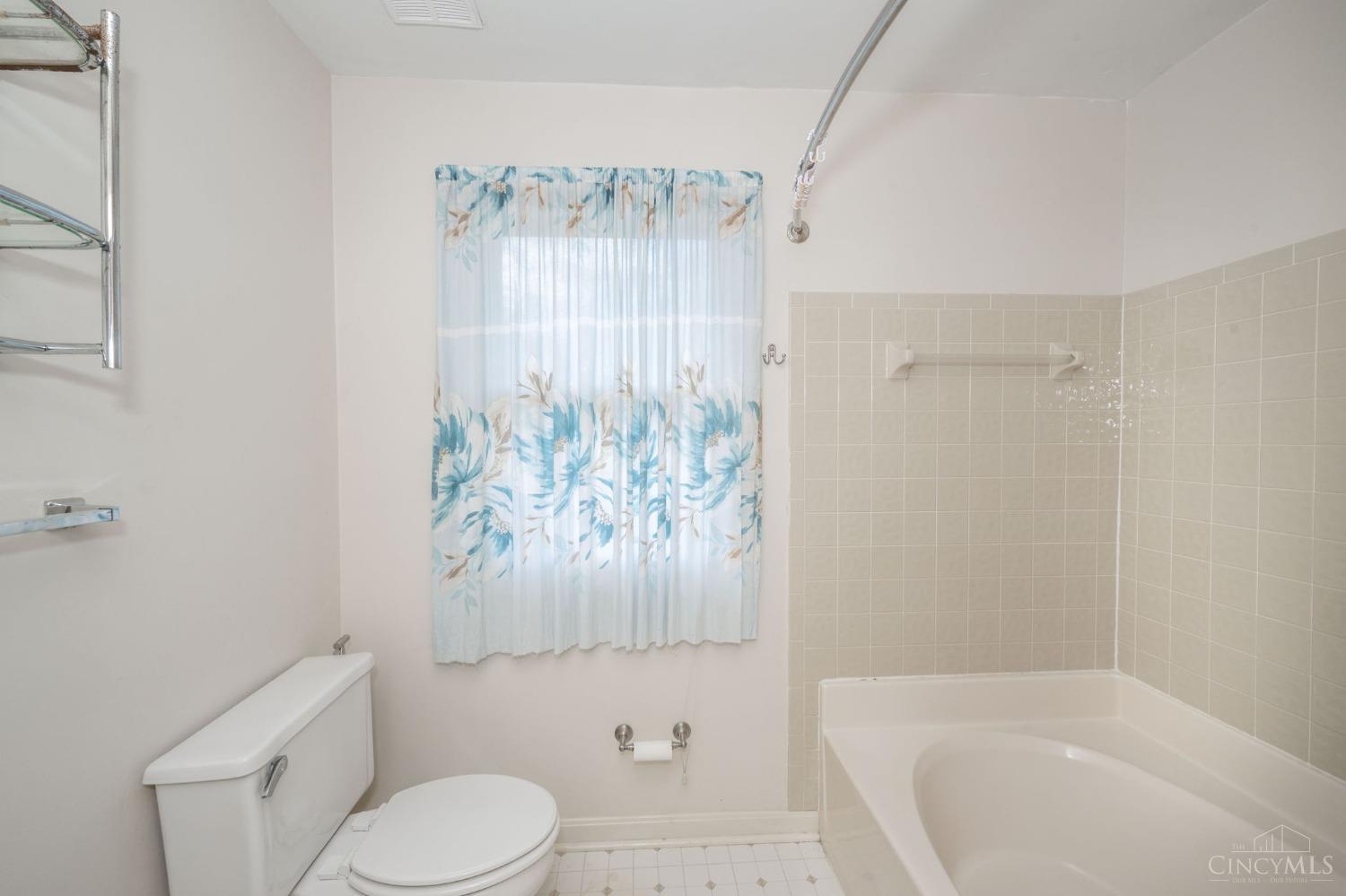 5708 Whistling Wind Lane, Miami Twp, Ohio image 25