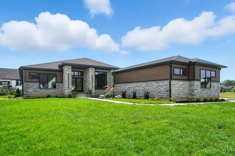 Photo of 1890 Horseshoe Bend, Washington Township, OH 45458 (MLS # 1867550)