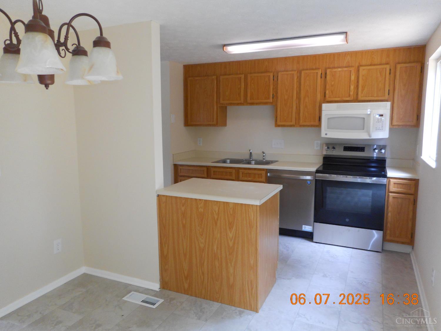 3283 Paprika Court, Colerain Twp, Ohio image 16