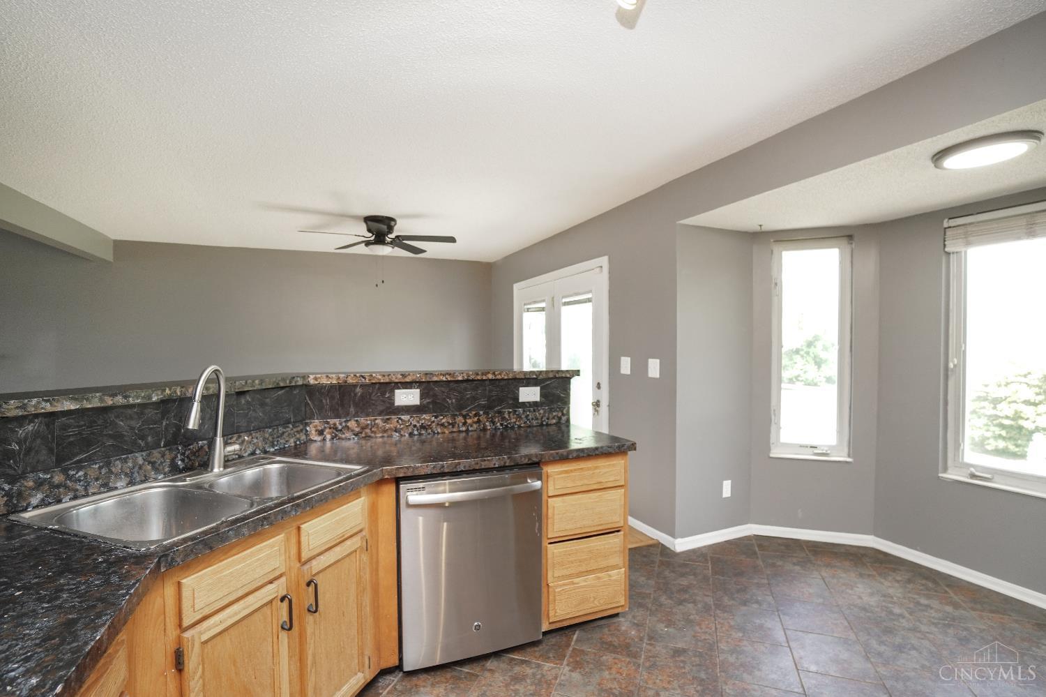 8107 Serenity Lake Drive, Liberty Twp, Ohio image 16