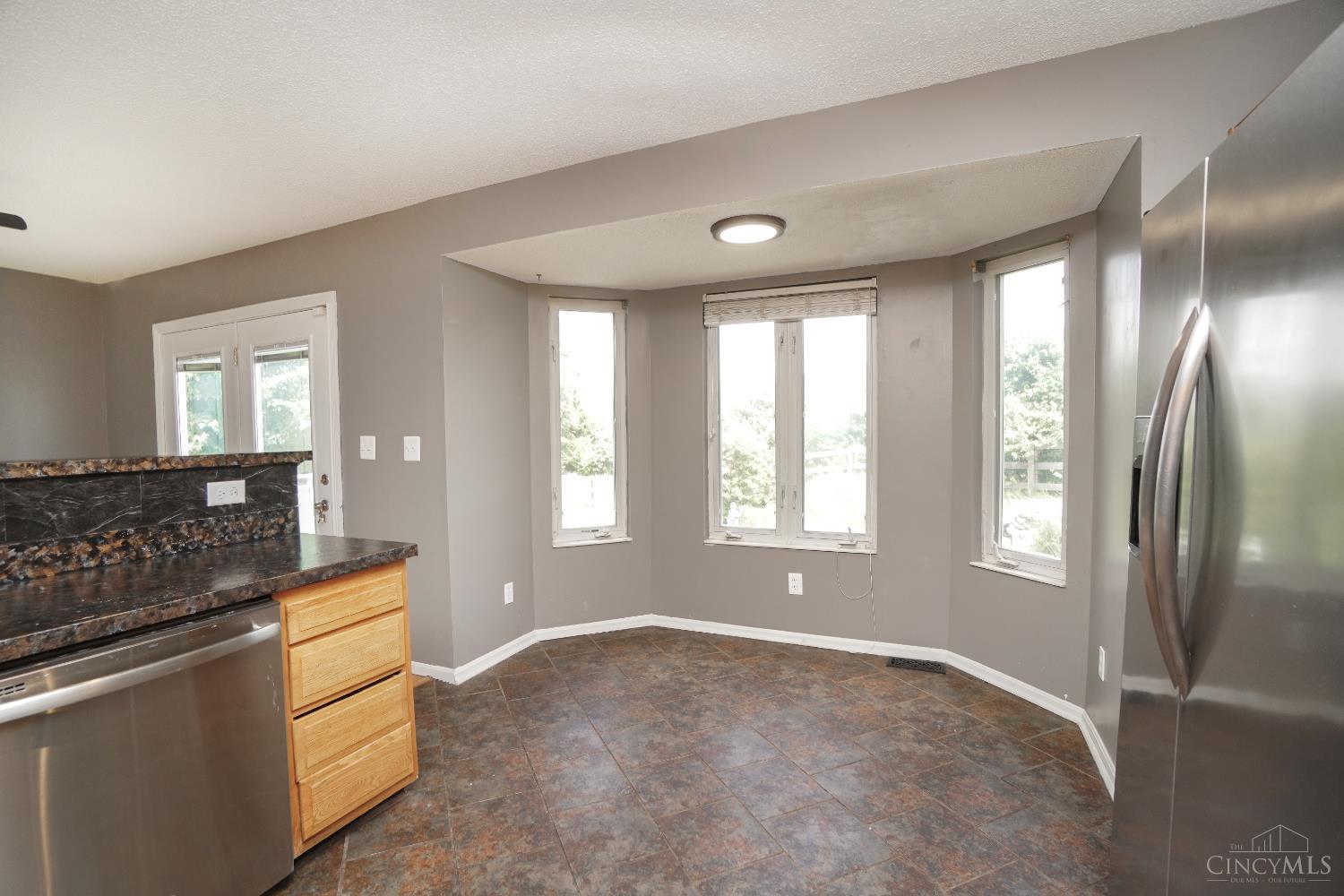 8107 Serenity Lake Drive, Liberty Twp, Ohio image 17