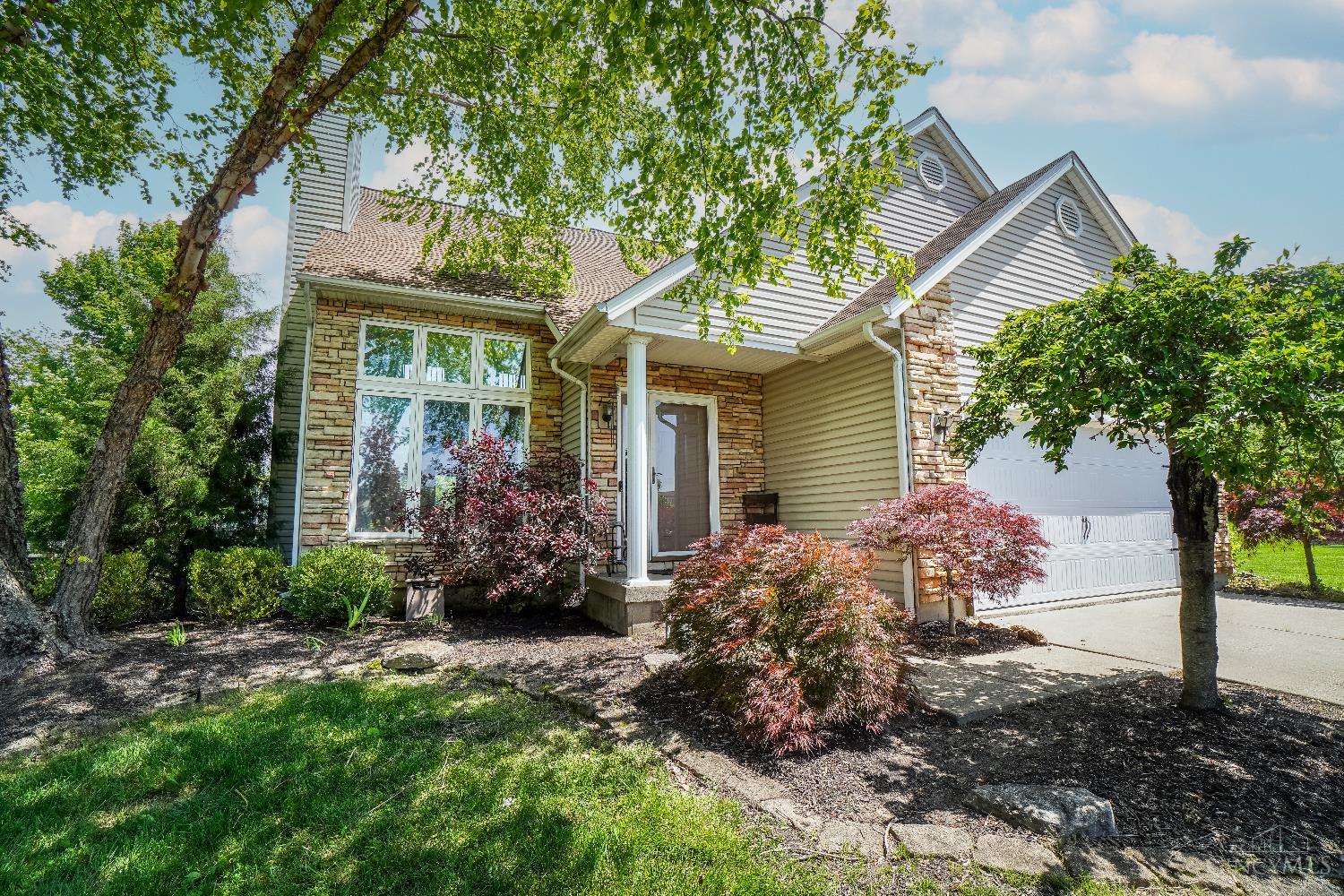 8107 Serenity Lake Drive, Liberty Twp, Ohio image 2