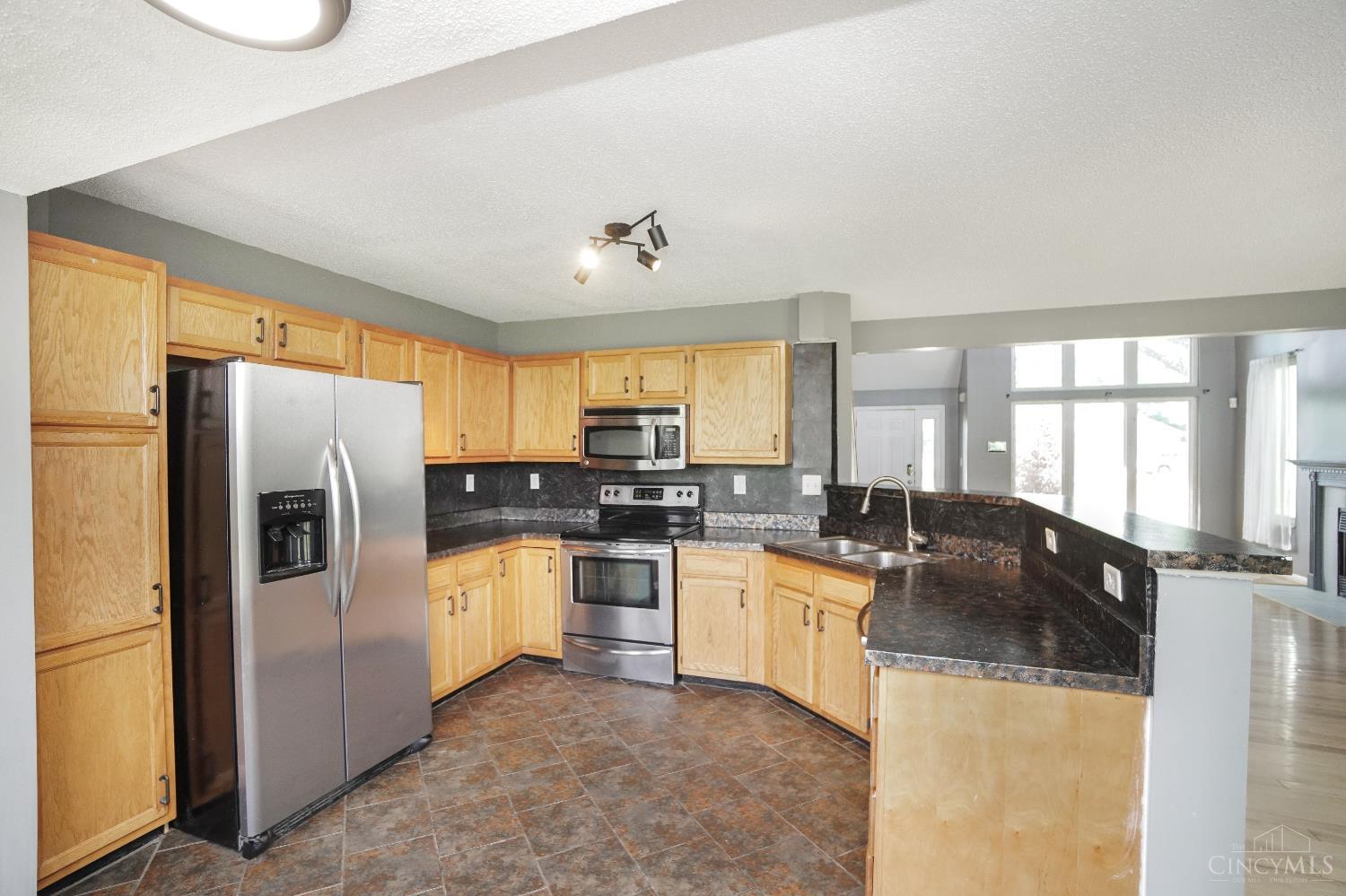 8107 Serenity Lake Drive, Liberty Twp, Ohio image 15