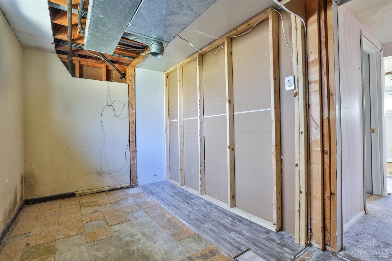 11328 Templeton Drive, Colerain Twp, Ohio image 39