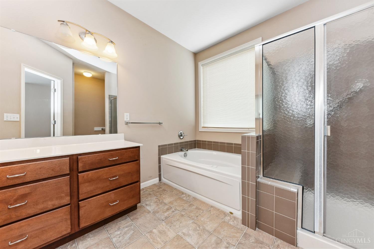 1114 Sparrowwood Boulevard, Union Twp, Ohio image 16