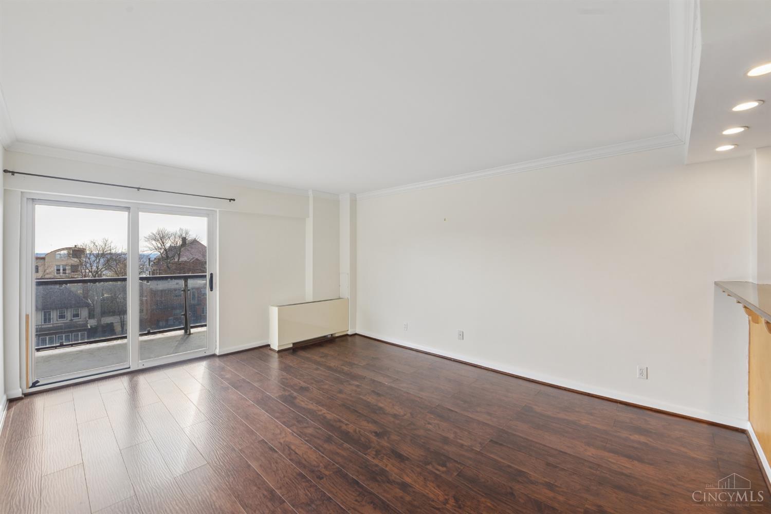 2200 Victory Parkway 806