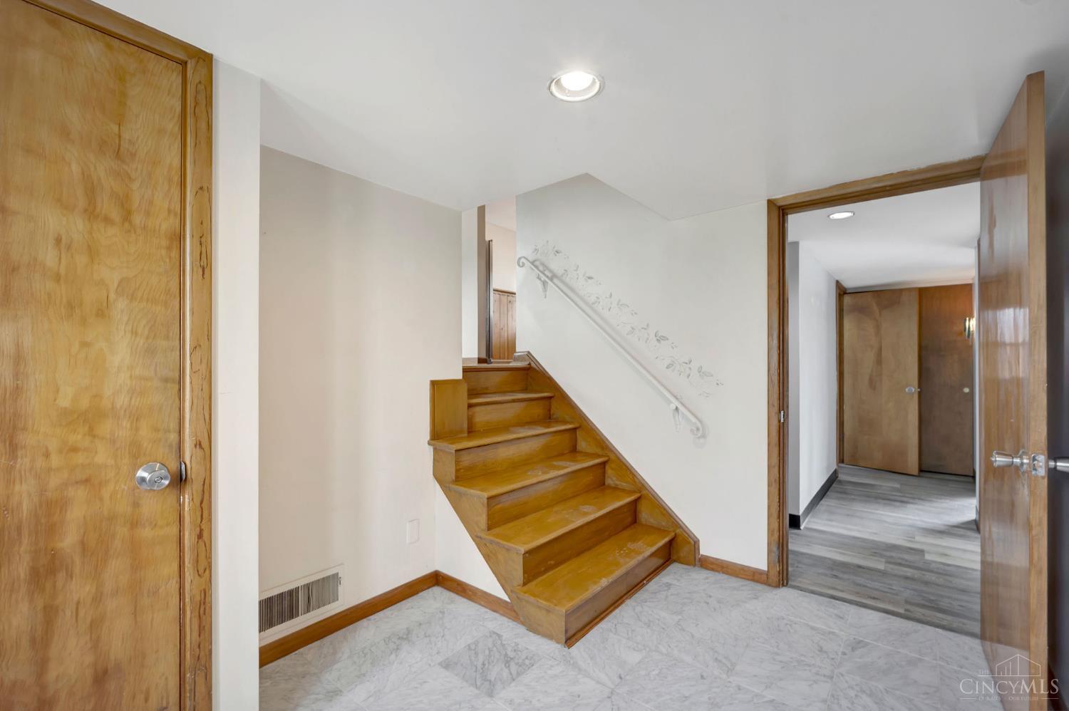 702 W Sharon Road