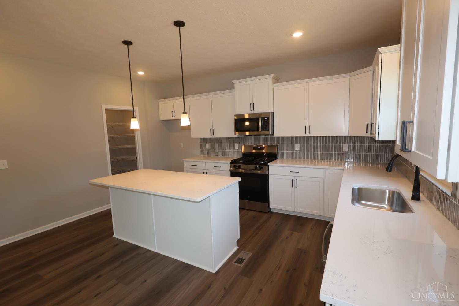 1508 Acadia Drive 8