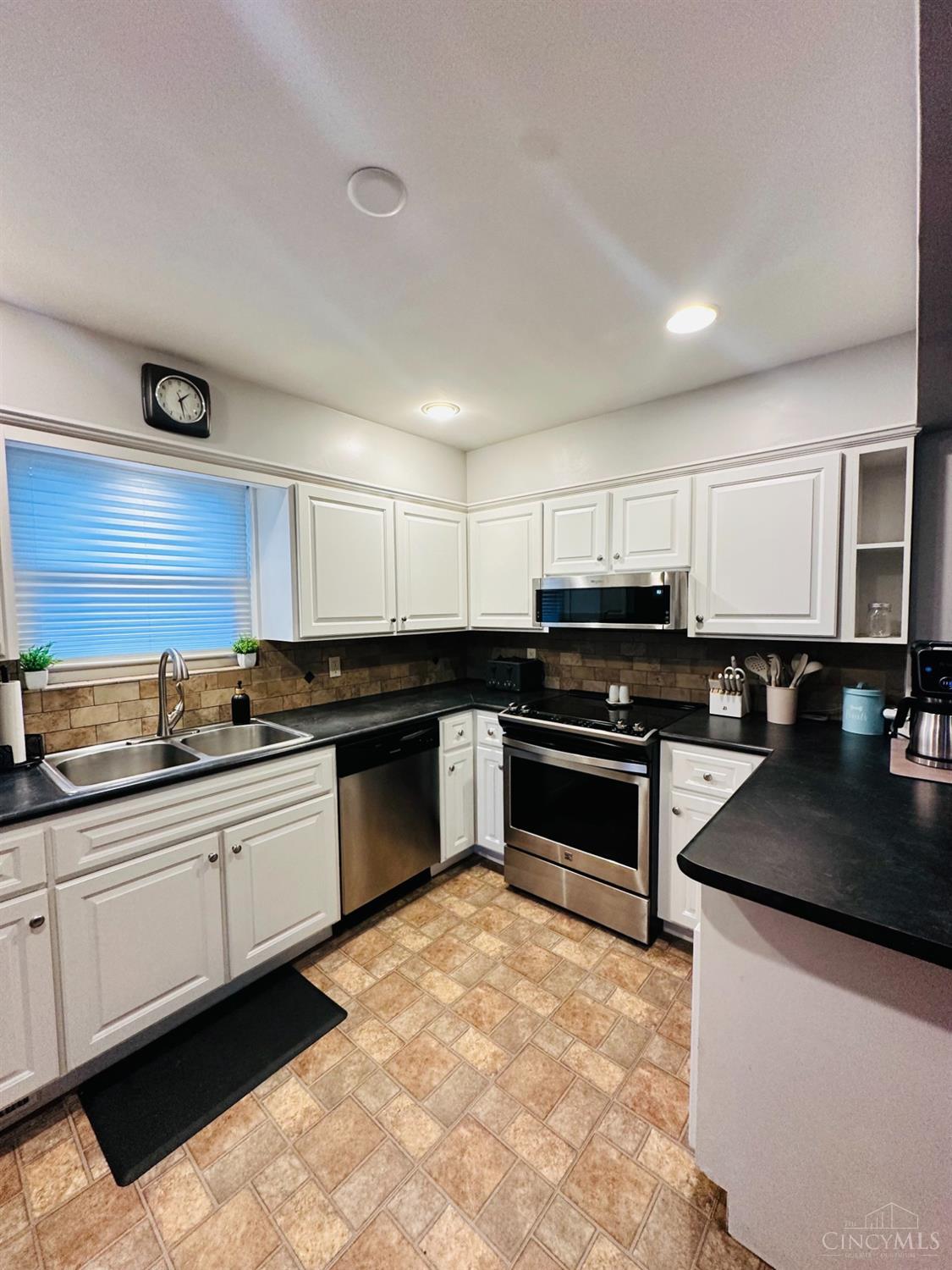 3629 Twinview Drive, Colerain Twp, Ohio image 13