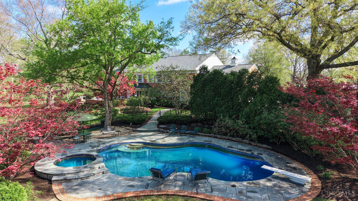 5475 Waring Drive