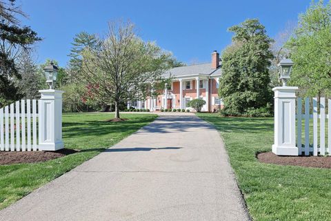 Photo of 5475 Waring Drive, Indian Hill, OH 45243 (MLS # 1875027)