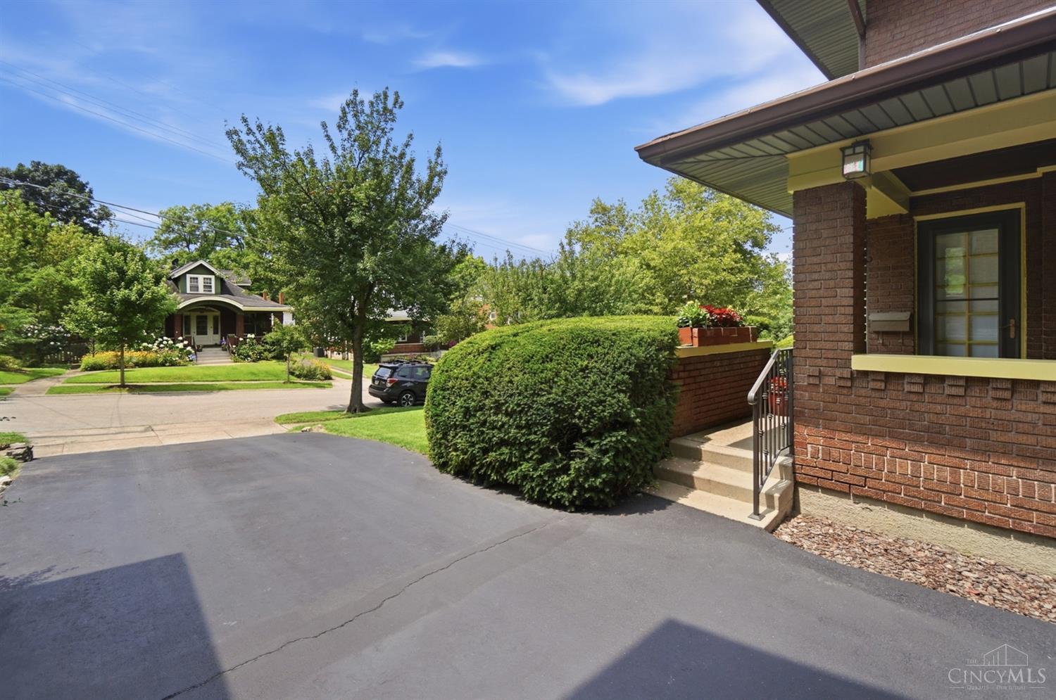 6124 Fairway Drive