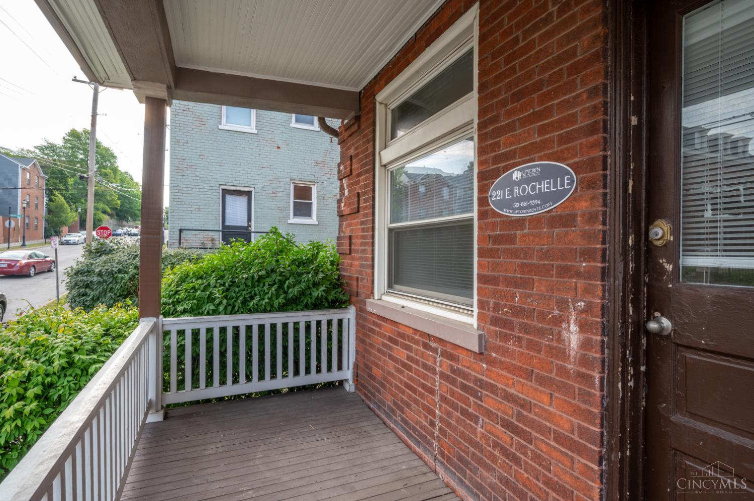 221 E Rochelle Street