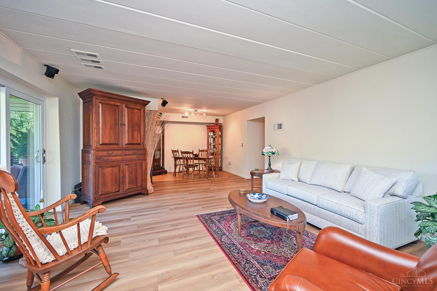 880 Rue De La Paix A28