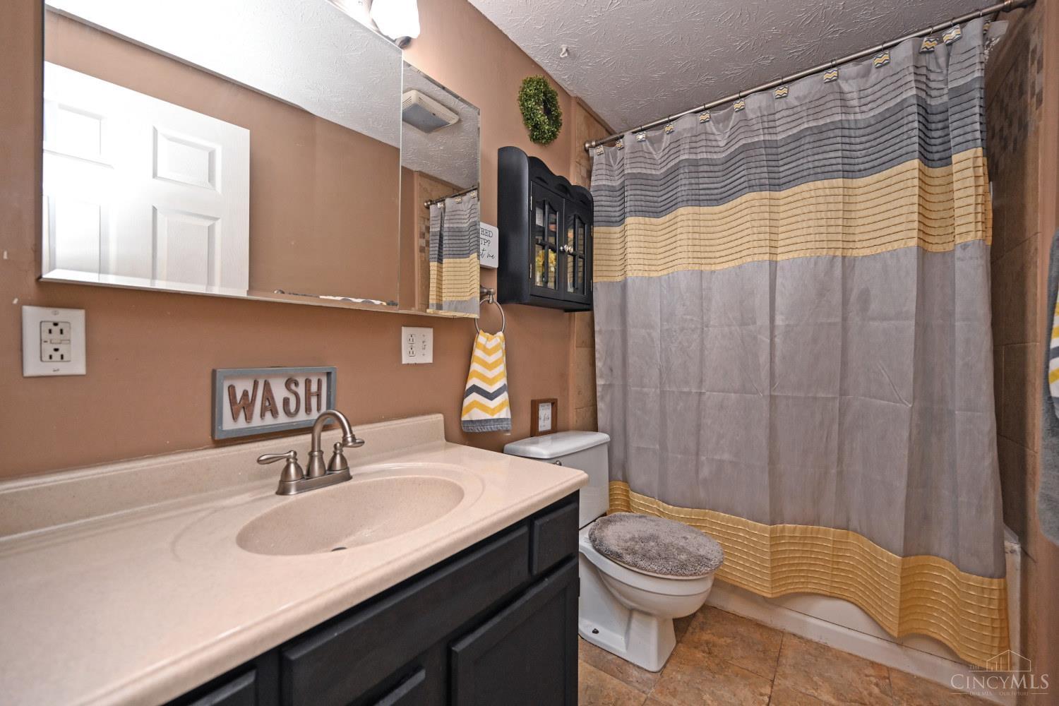 2868 Grosvenor Drive, Colerain Twp, Ohio image 18