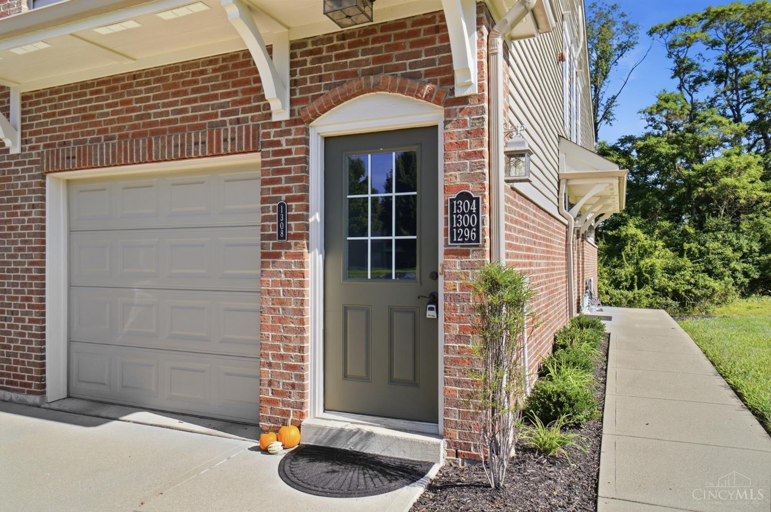 1308 Shadowood Trail