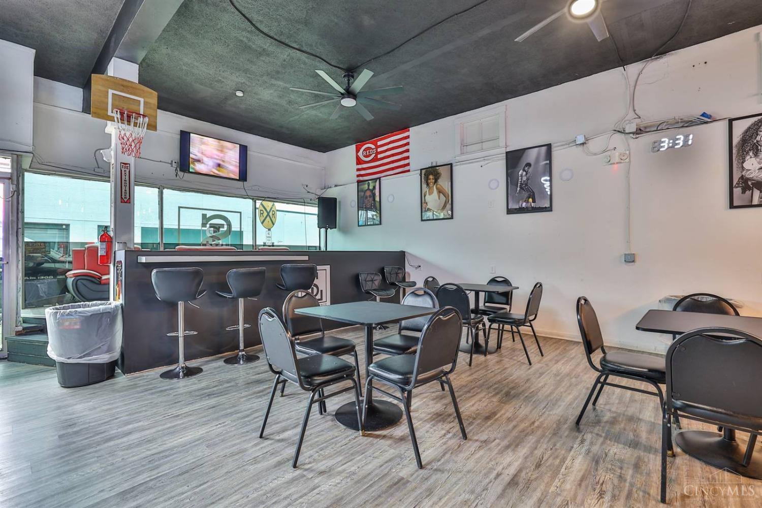 712 W Wyoming Avenue