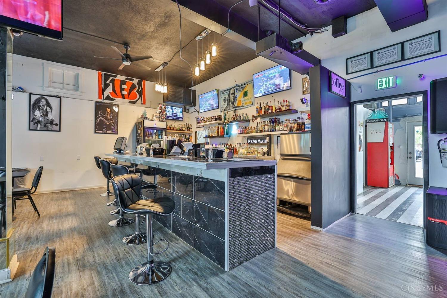 712 W Wyoming Avenue