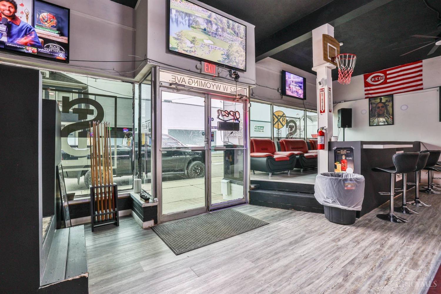 712 W Wyoming Avenue