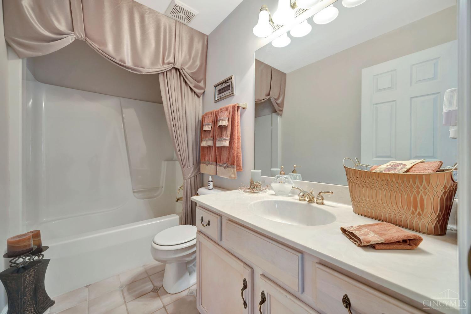 1628 Thall Drive, Hamilton, Ohio image 39