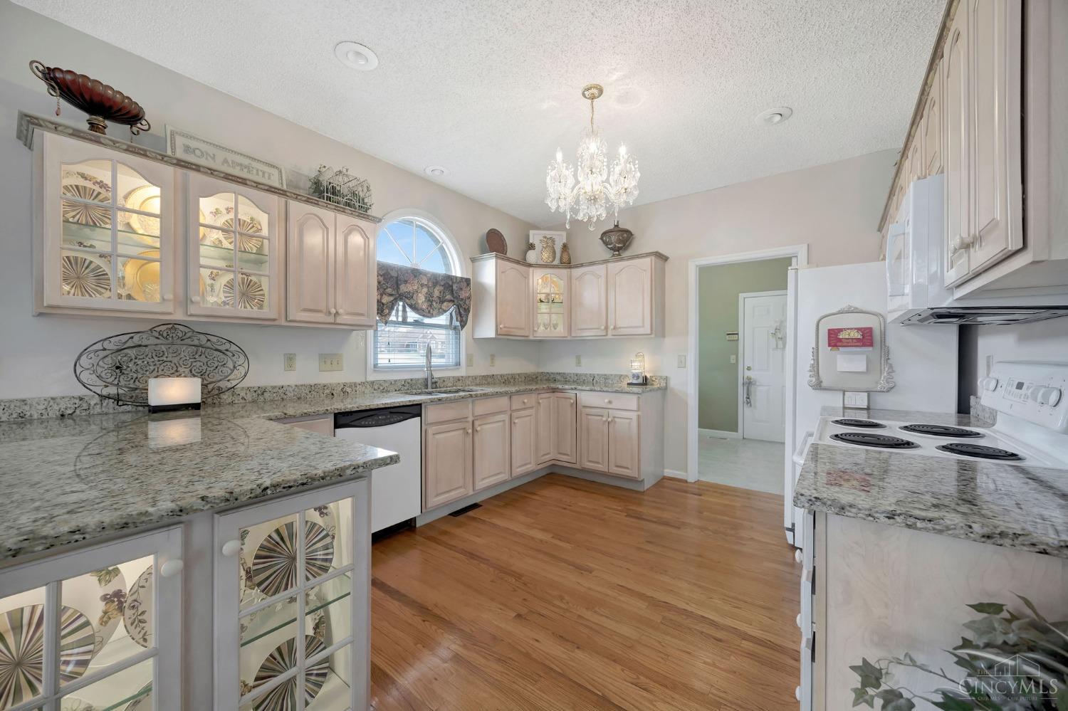 1628 Thall Drive, Hamilton, Ohio image 24