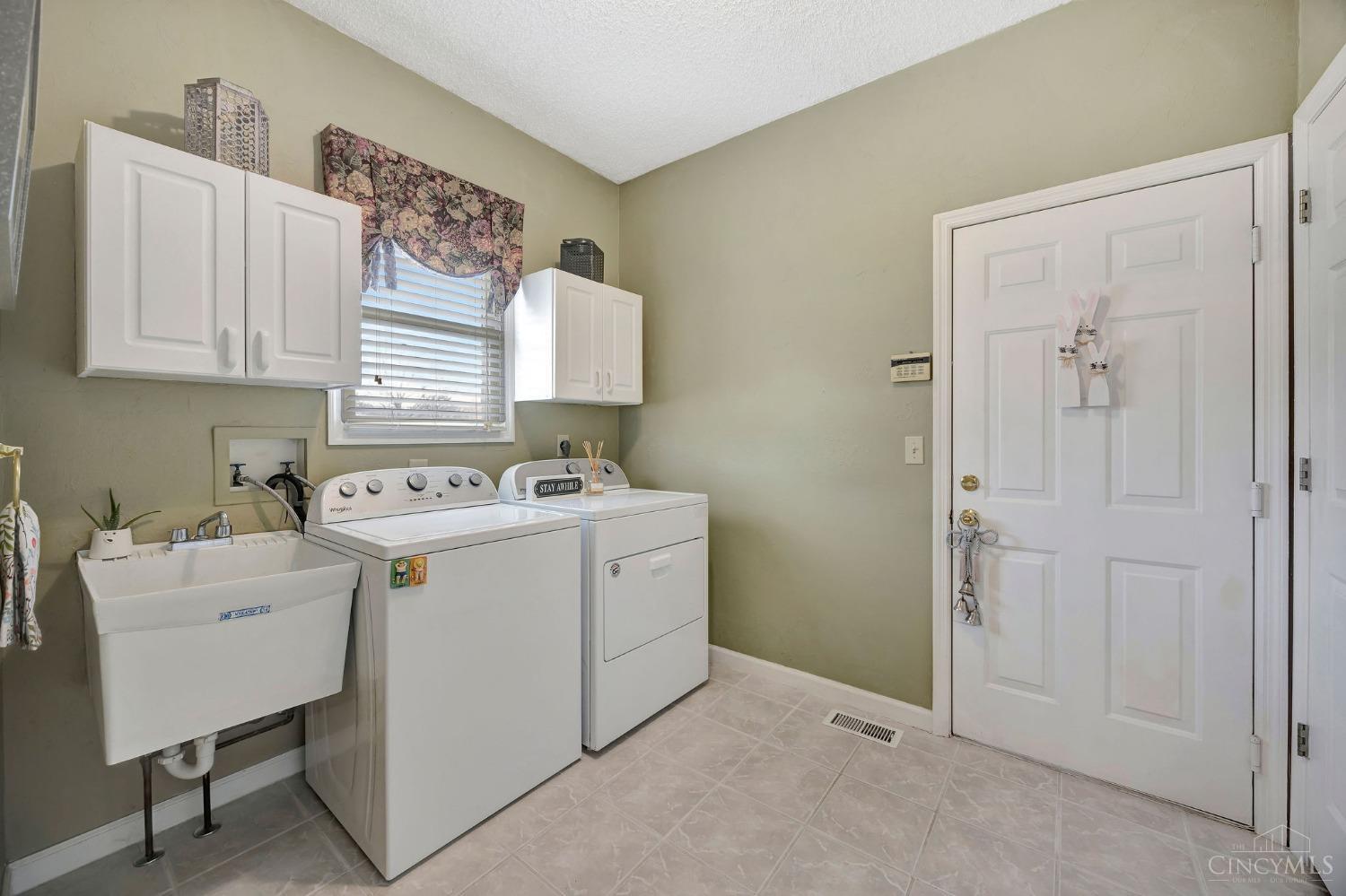 1628 Thall Drive, Hamilton, Ohio image 27