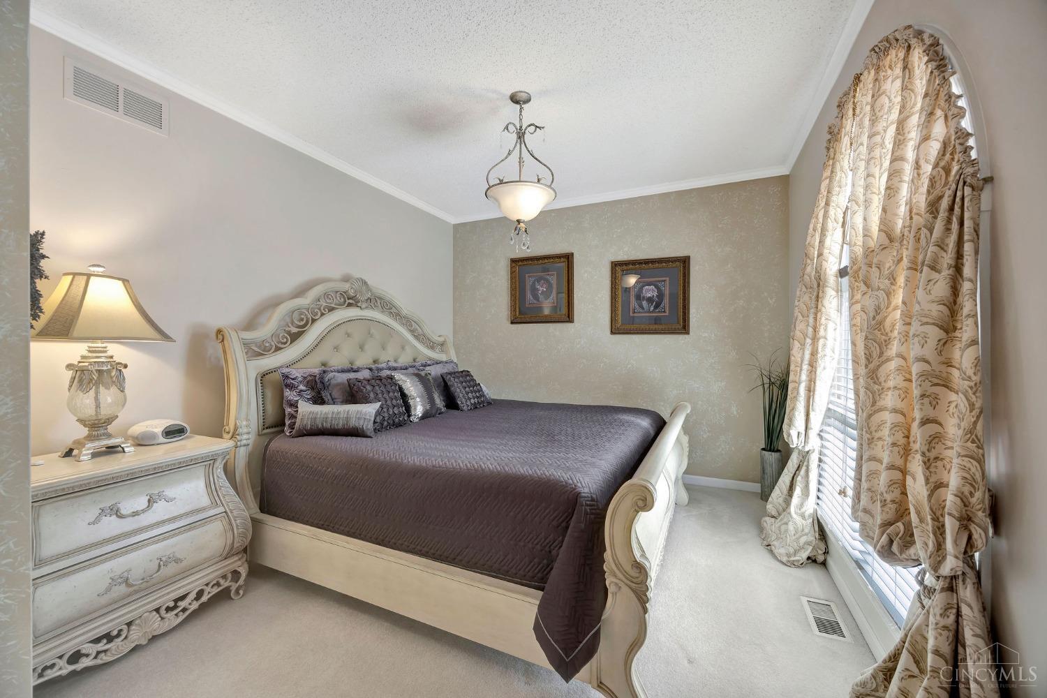 1628 Thall Drive, Hamilton, Ohio image 35