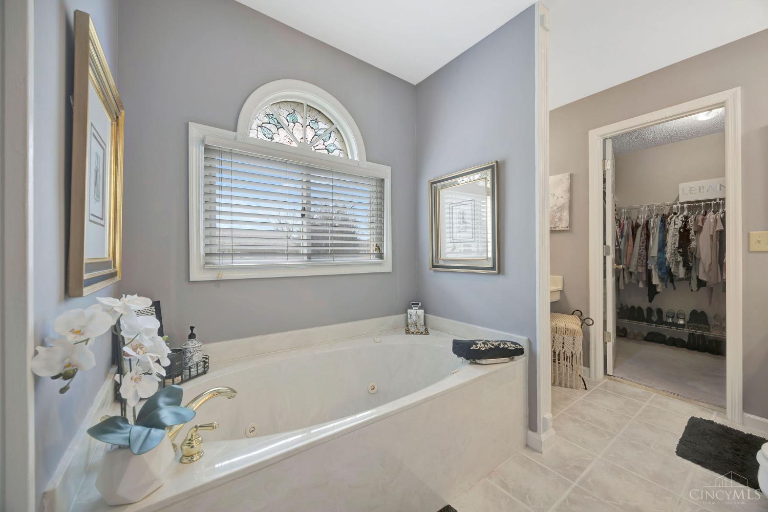 1628 Thall Drive, Hamilton, Ohio image 32