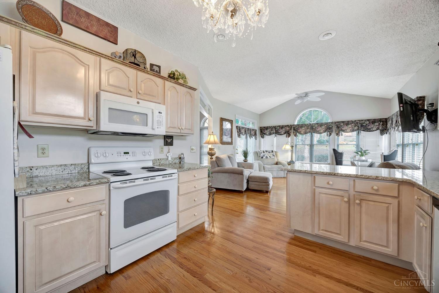 1628 Thall Drive, Hamilton, Ohio image 25