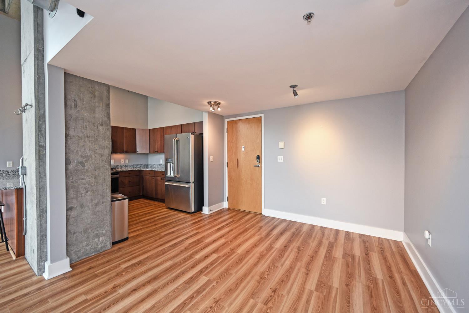 353 W Fourth Street 600