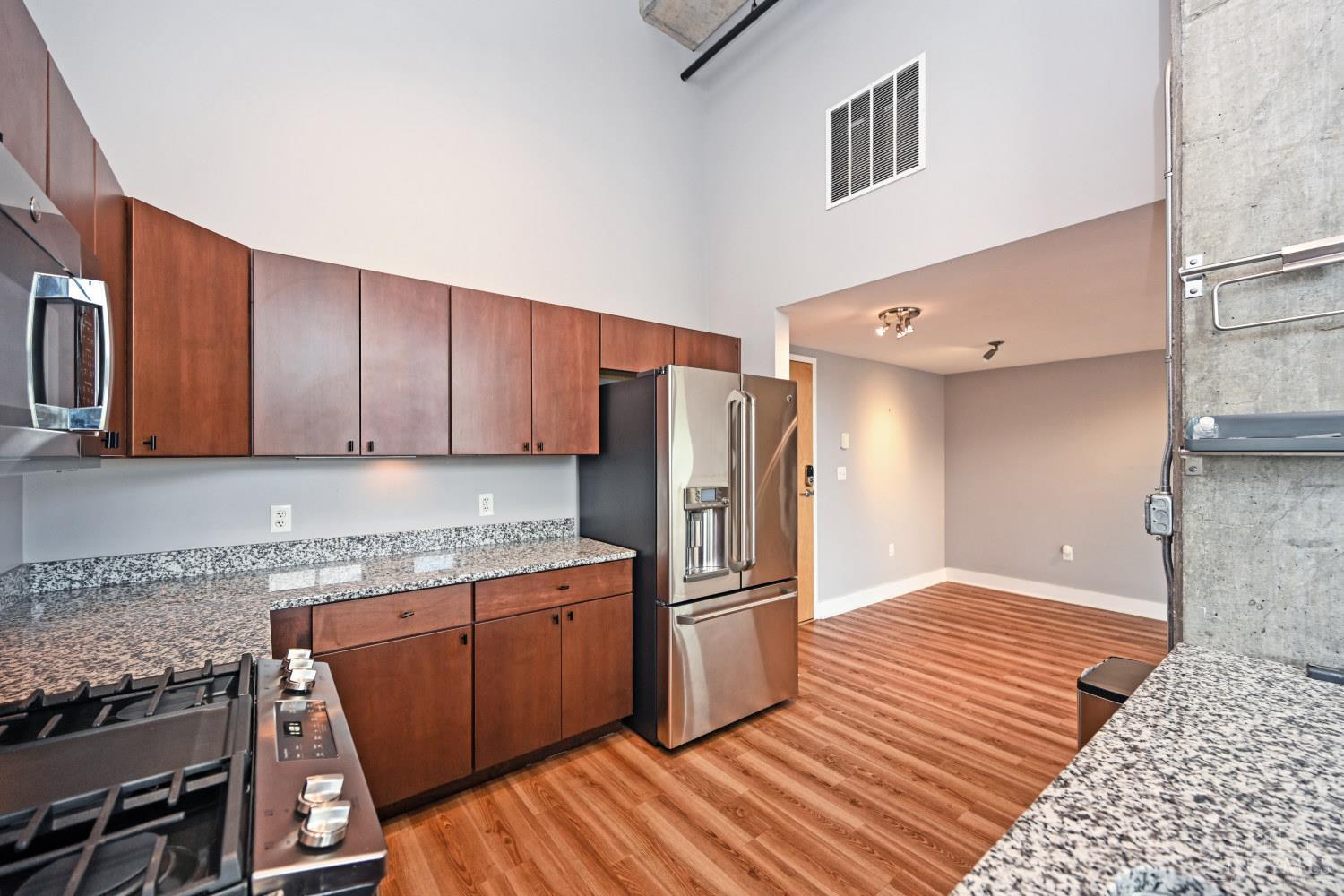 353 W Fourth Street 600