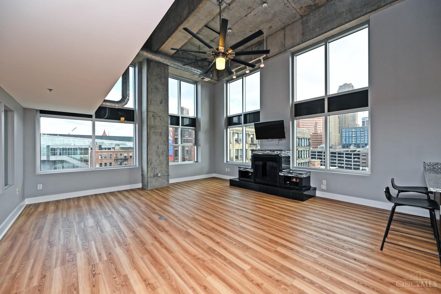 353 W Fourth Street 600
