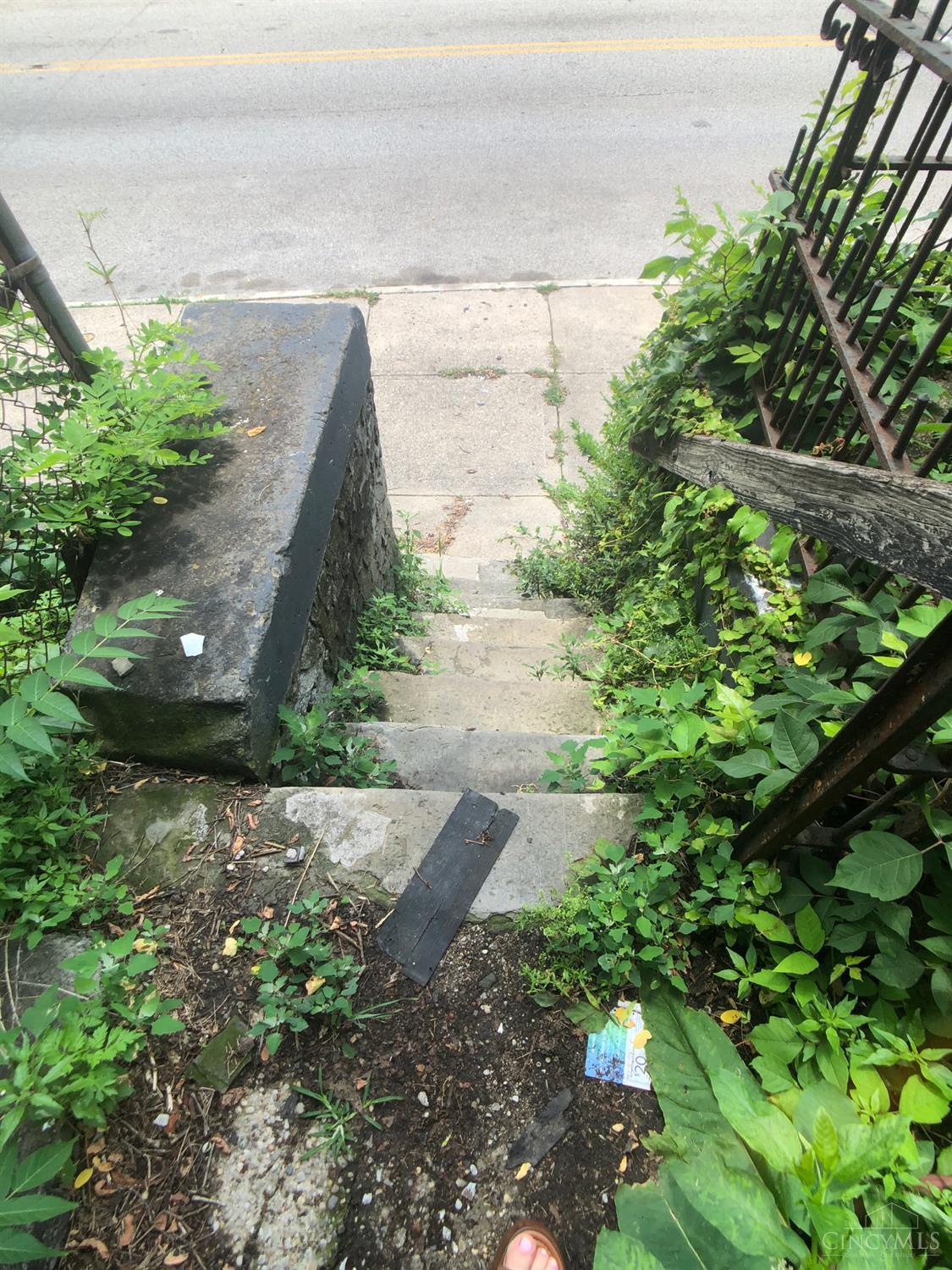 458 W McMicken Avenue