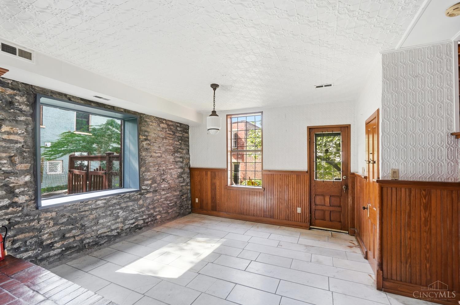 108 W Clifton Avenue