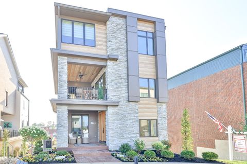 Photo of 2930 Three Oaks Lane, Cincinnati, OH 45209 (MLS # 1856594)