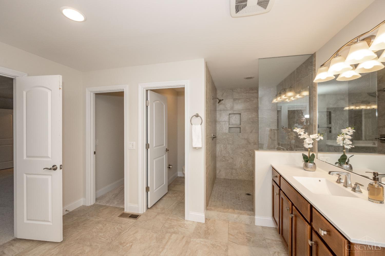8931 Kenwood Road, Blue Ash, Ohio image 41