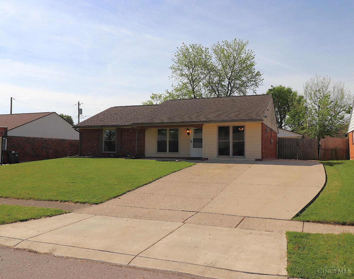 175 Bradley Drive, Germantown, Ohio image 1